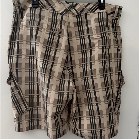 Under Armour Beige and Black Plaid Cargo Shorts - Picture 5 of 6
